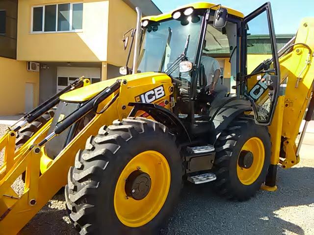 JCB 4CX NOVA KOMBINIRKA - Vozila - Crna Gora