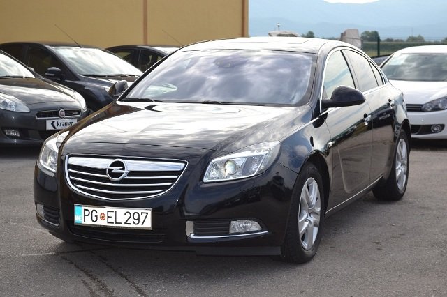 OPEL INSIGNIA - Vozila - Crna Gora