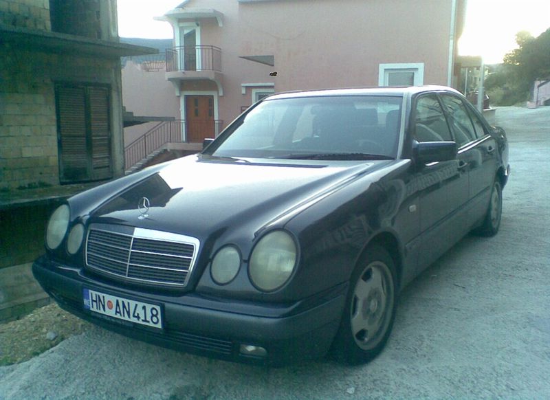 PRODAJEM MERCEDES BENZ E 290, TURBO DIESEL, Herceg Novi - Vozila - Crna Gora