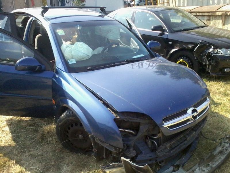 opel vectra c 2003. 2.0 dti havarisan - Vozila - Crna Gora
