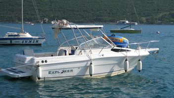 PRODAJEM FISHERMAN gliser CHAMPION explorer 6.82 - Vozila - Crna Gora