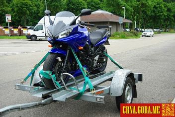 Prodajem prikolicu: Prikolica za 2 motora  2014 godište, Podgorica - Vozila - Crna Gora