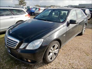 MERCEDES E 220 CDI CLASSIC BLUEFFICENY CRNA MET. - Vozila - Crna Gora