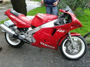 Prodajem Yamaha FZR 1000 Podgorica - Vozila - Crna Gora