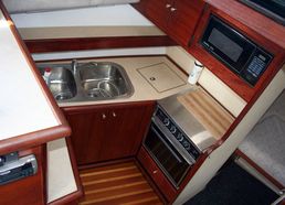 CAMAC SA KABINOM - BAYLINER 3288 - Vozila - Crna Gora