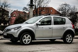 Prodajem Dacia - Sandero STEPWAY 1.5 dci - Vozila - Crna Gora