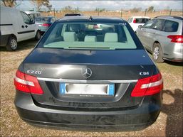 MERCEDES E 220 CDI CLASSIC BLUEFFICENY CRNA MET. - Vozila - Crna Gora